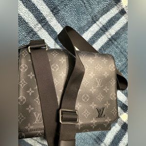 Louis Vuitton District PM